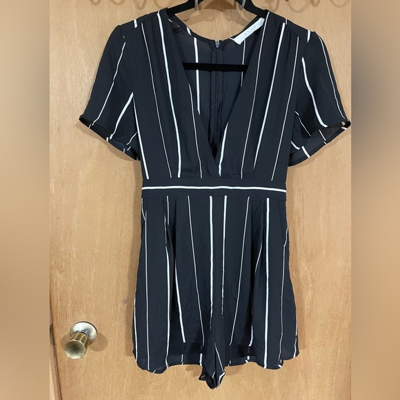 #26- ASTR THE LABEL-Black and White Striped Romper Women’s size small - Picture 2 of 5